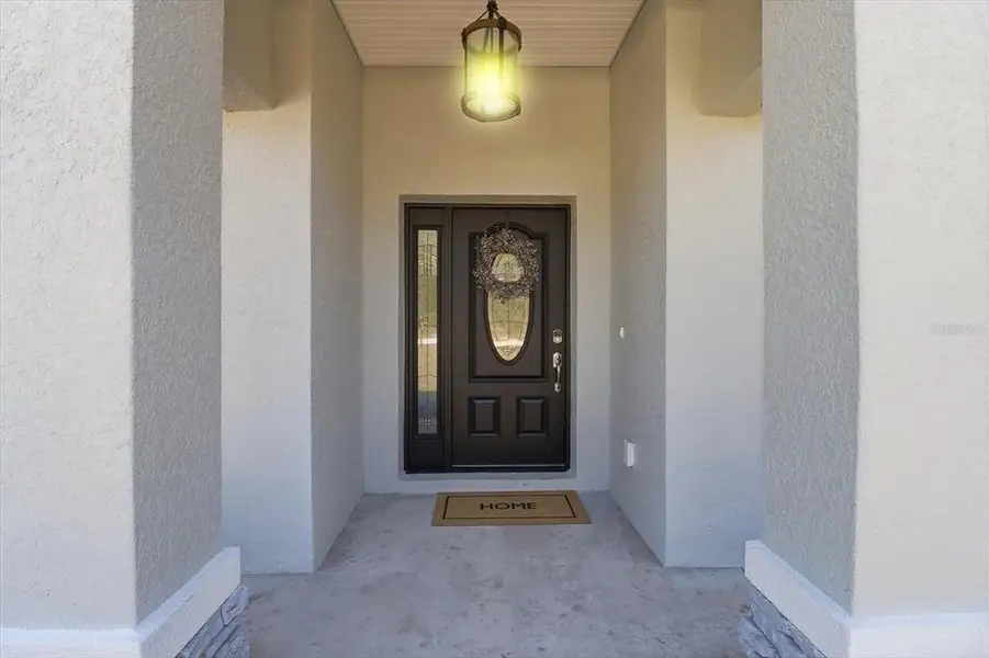 Exterior details and patio area of a home in , Weeki Wachee (Image 21).