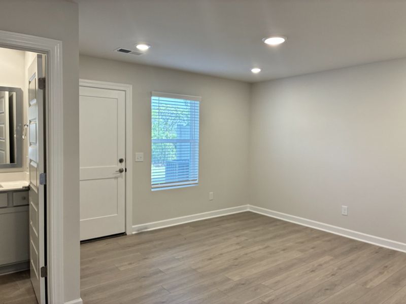 Spacious, unfurnished interior of a new home in Holly View, Greenville (Image 12).