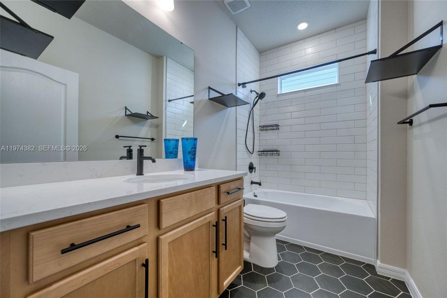 Furnished interior view inside a new home in , Clermont (Image 18).