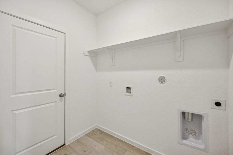 Spacious, unfurnished interior of a new home in Stokesbury, Waller (Image 25).