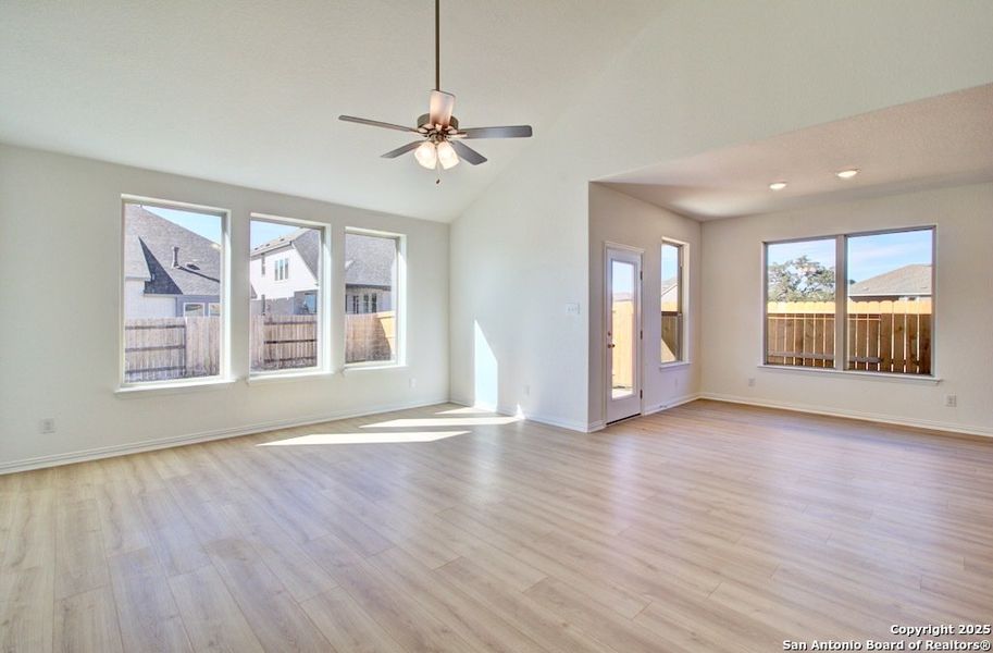 Spacious, unfurnished interior of a new home in Meyer Ranch – Premier, New Braunfels (Image 25).