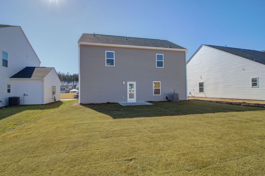 Exterior details and patio area of a home in Homecoming, Ravenel (Image 23).