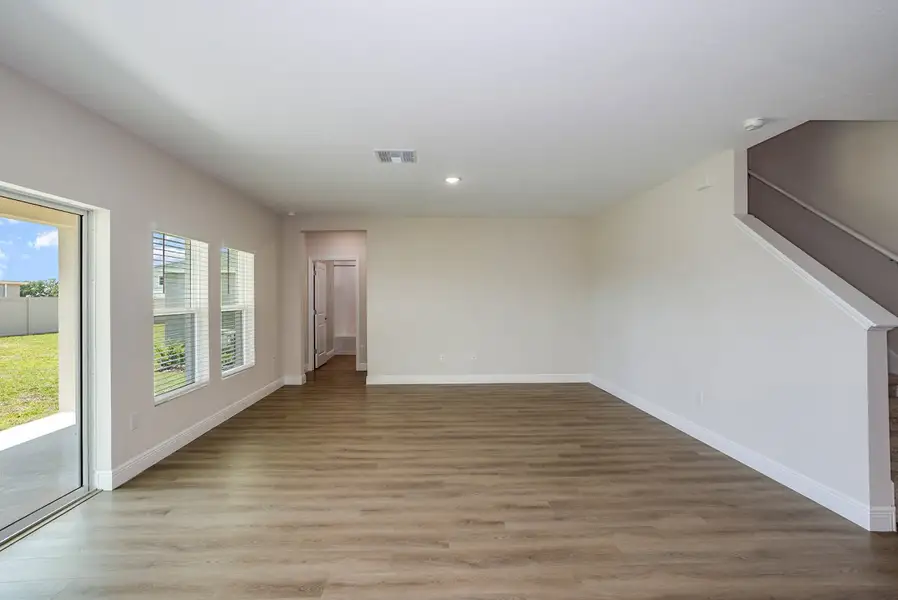 Spacious, unfurnished interior of a new home in Pasadena Landing, Wesley Chapel (Image 14).