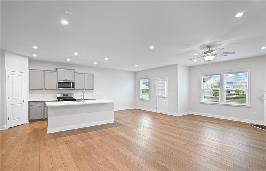 Spacious, unfurnished interior of a new home in Anderson Point, McDonough (Image 31).