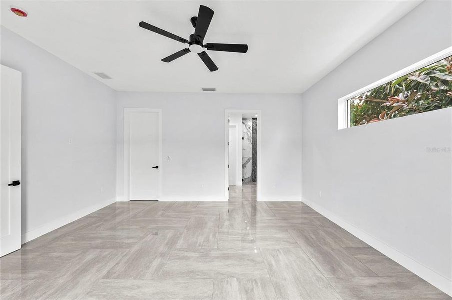 Spacious, unfurnished interior of a new home in , Palmetto (Image 35).