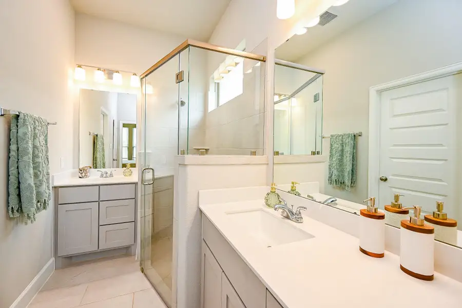 Image 12 of a home in The Grand Prairie 40'. Image 12 of a home in The Grand Prairie 40'.