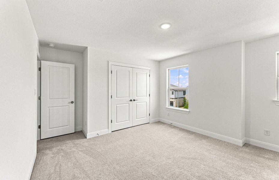 Spacious, unfurnished interior of a new home in Saddleback at Santa Rita Ranch, Liberty Hill (Image 19).