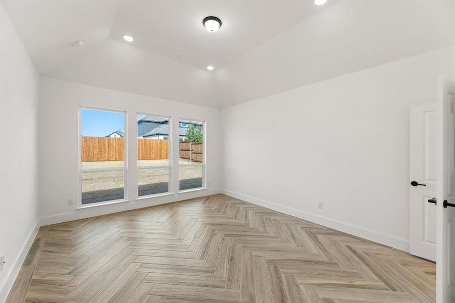 Spacious, unfurnished interior of a new home in Valencia on The Lake, Little Elm (Image 37).