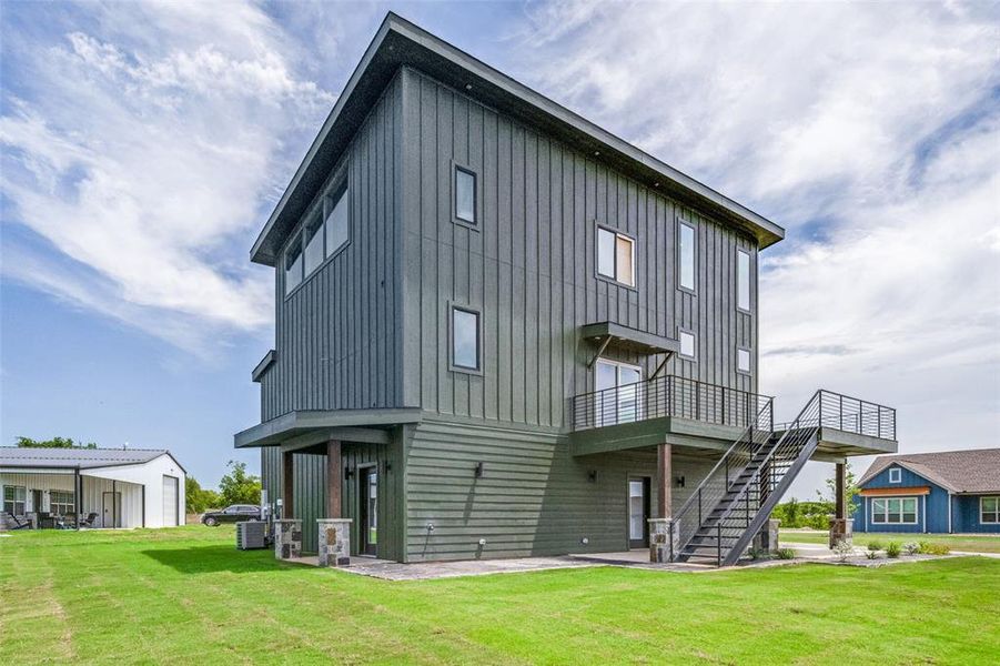 Exterior details and patio area of a home in , Bridgeport (Image 3).