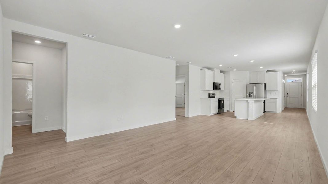Spacious, unfurnished interior of a new home in Venetian Grove, Vero Beach (Image 12).
