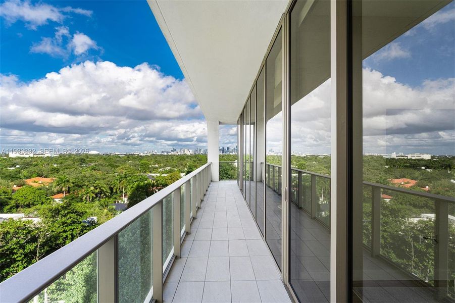 Exterior details and patio area of a home in , Miami (Image 24).