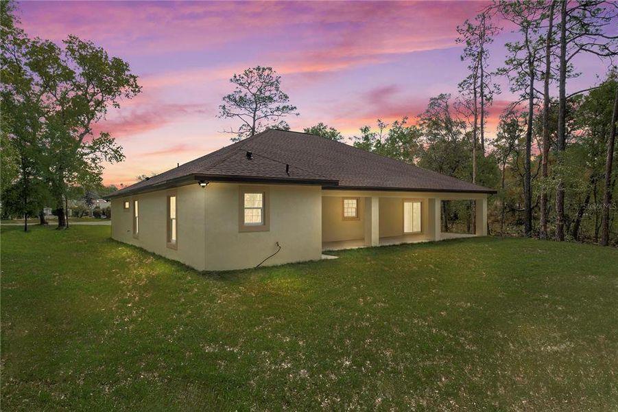 Exterior details and patio area of a home in , Dunnellon (Image 35).