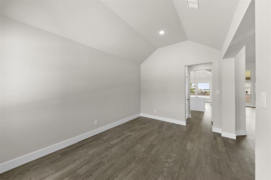 Spacious, unfurnished interior of a new home in Woodcreek, Rockwall (Image 11).