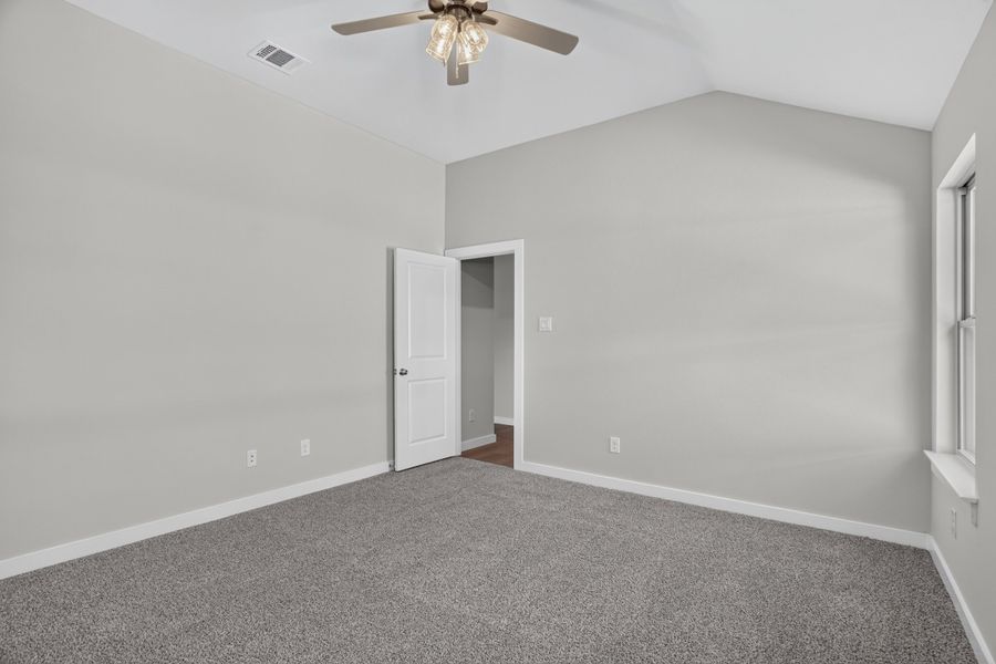 Spacious, unfurnished interior of a new home in Craftsman's Corner, Cleburne (Image 39).