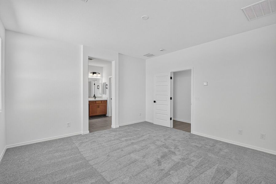 Spacious, unfurnished interior of a new home in Stonehaven, Glendale (Image 23). Spacious, unfurnished interior of a new home in Stonehaven, Glendale (Image 23).