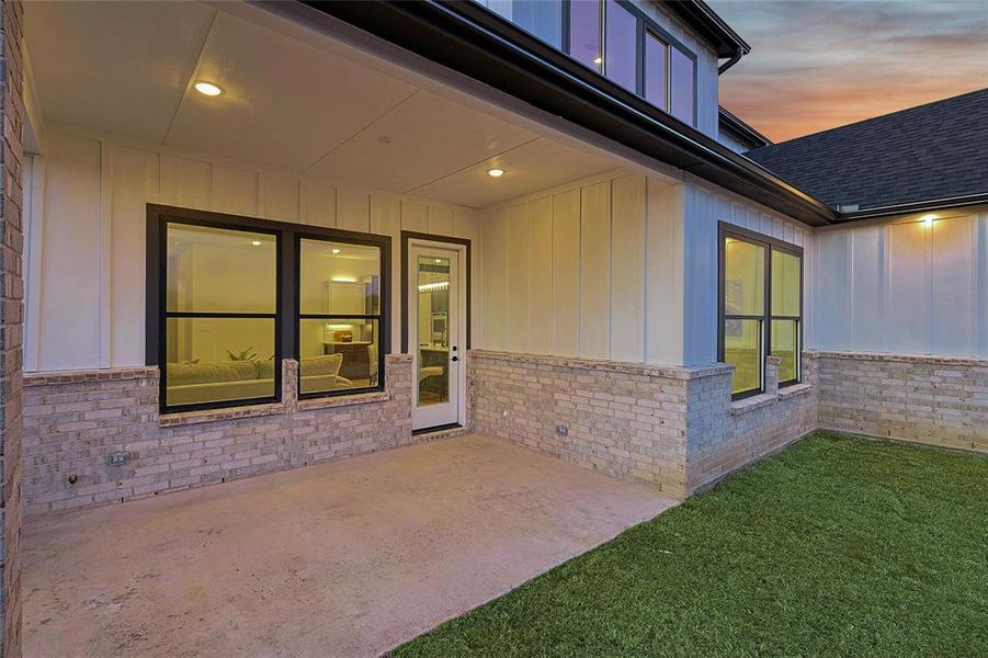 Covered patio with recessed lighting