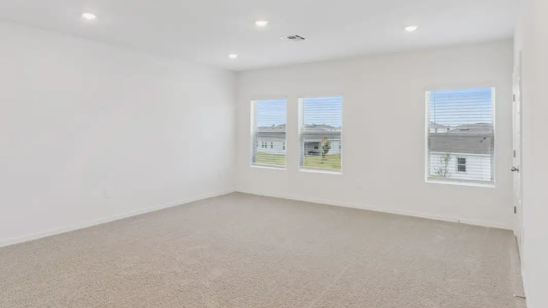 Representative unfurnished interior of a home built from the Coral by D.R. Horton in Hawthorne Ranch, Lakeland (Image 35).