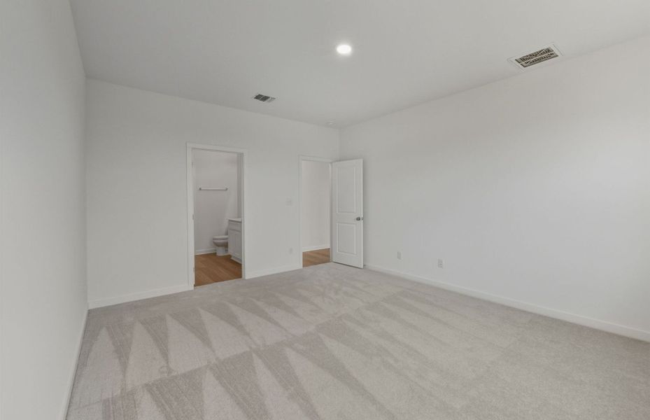 Spacious, unfurnished interior of a new home in Alto, San Marcos (Image 10).