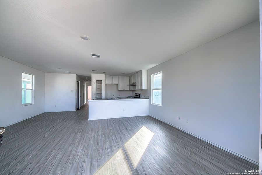 Spacious, unfurnished interior of a new home in Silos: Broadview Collection, San Antonio (Image 14). Spacious, unfurnished interior of a new home in Silos: Broadview Collection, San Antonio (Image 14).