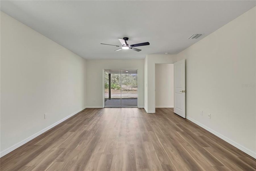 Spacious, unfurnished interior of a new home in , Crystal River (Image 42).