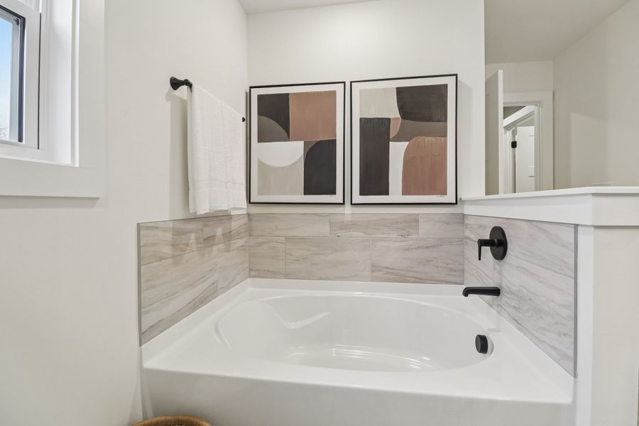 Representative furnished interior of a home built from the Bradley II by Great Southern Homes in Sedona, Greenville (Image 105).