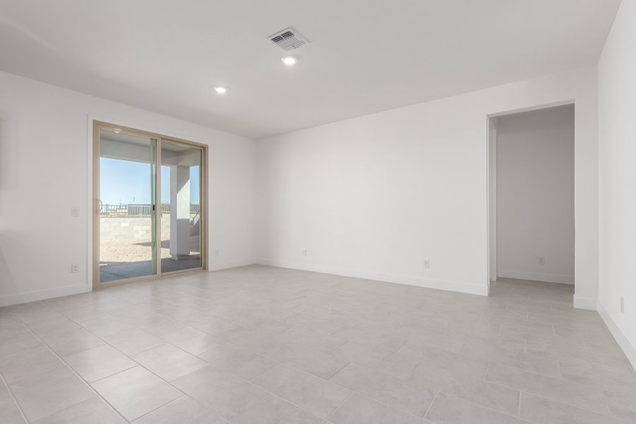 Spacious, unfurnished interior of a new home in Teravalis, Buckeye (Image 6).