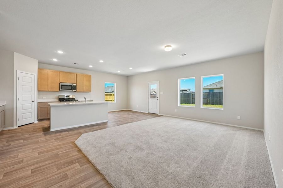Spacious, unfurnished interior of a new home in Harrington Trails, New Caney (Image 13).