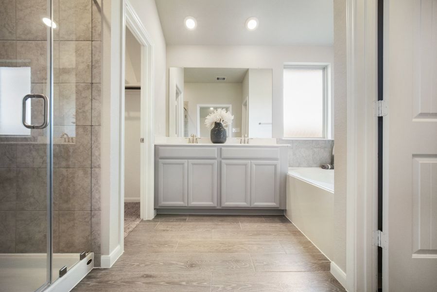 Representative furnished interior of a home built from the Brook by Beazer Homes in Sorella, Tomball (Image 12).