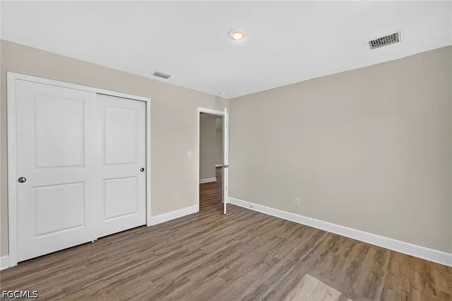 Spacious, unfurnished interior of a new home in Cape Coral, Cape Coral (Image 27).