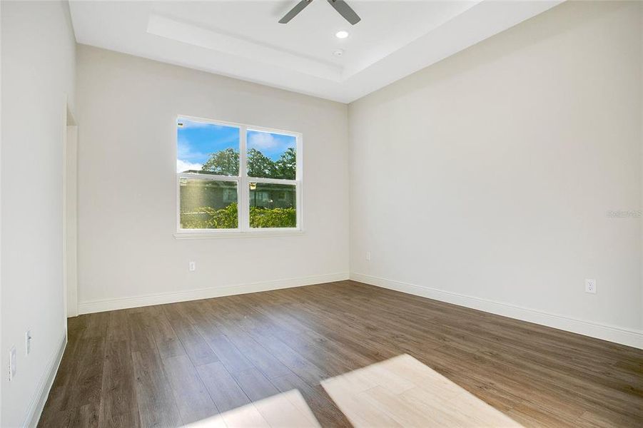 Spacious, unfurnished interior of a new home in , Ocala (Image 9).