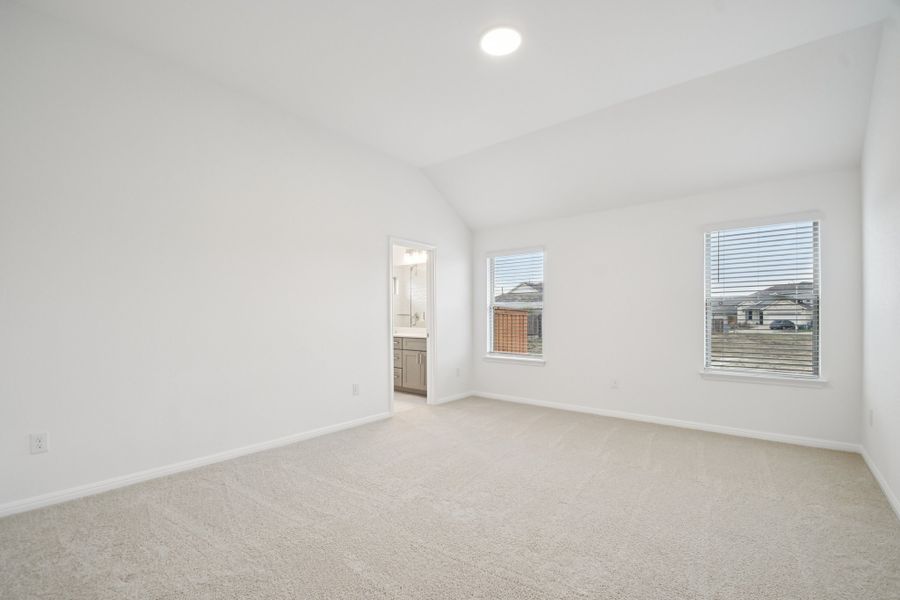 Spacious, unfurnished interior of a new home in Crosswinds, Kyle (Image 18).