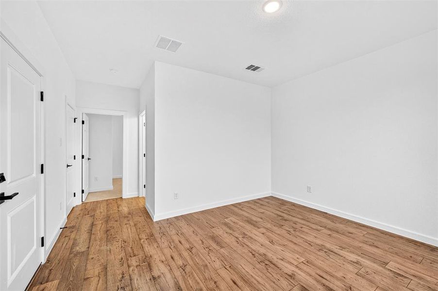 Spacious, unfurnished interior of a new home in Caldwell Lakes, Dallas (Image 26).