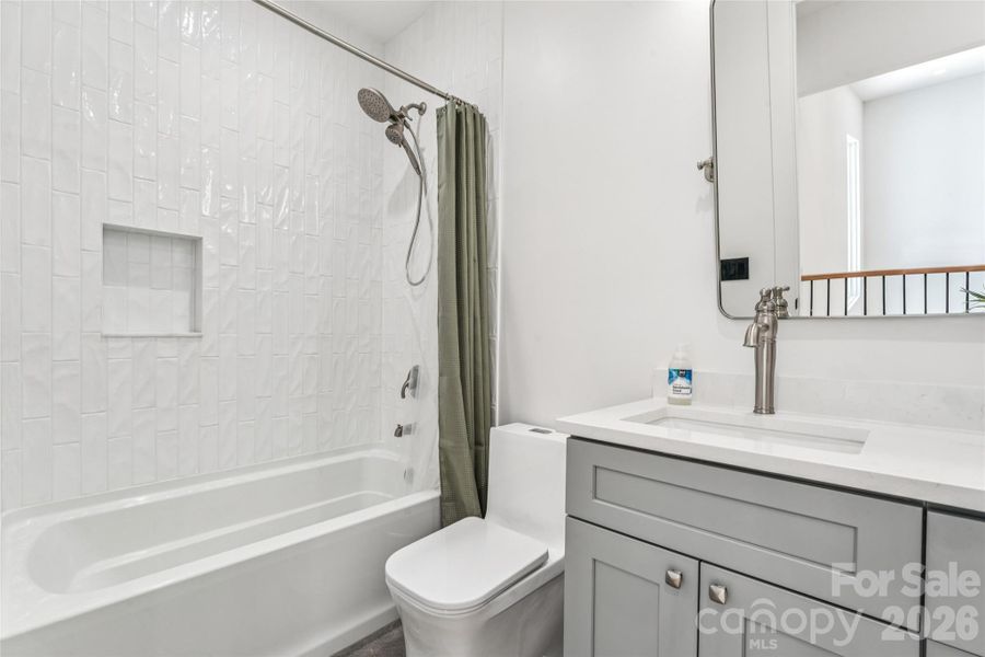Full bath 3