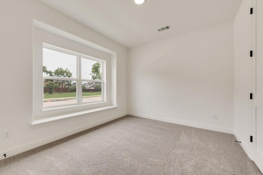 Spacious, unfurnished interior of a new home in Dominion of Pleasant Valley, Wylie (Image 30).