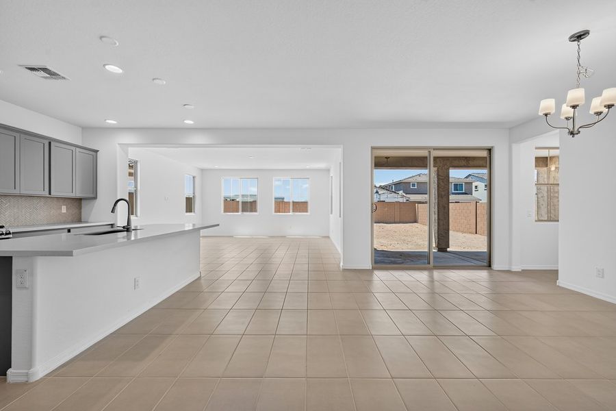 Spacious, unfurnished interior of a new home in Hawes Crossing, Mesa (Image 18).