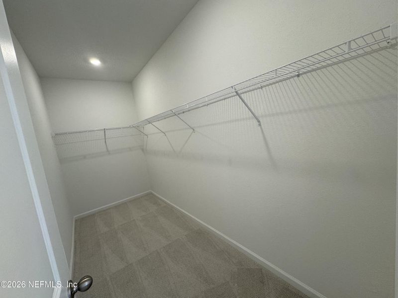 Spacious, unfurnished interior of a new home in Hyland Trail, Green Cove Springs (Image 39).