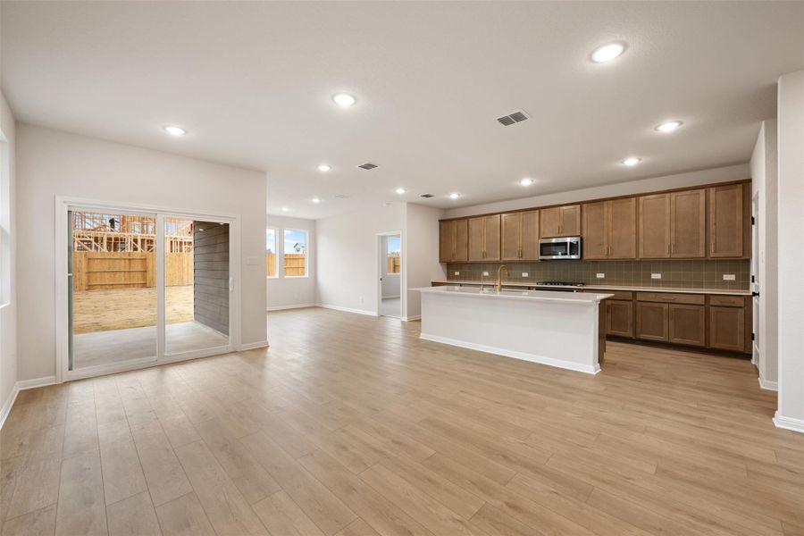 Spacious, unfurnished interior of a new home in Patterson Ranch, Georgetown (Image 24).