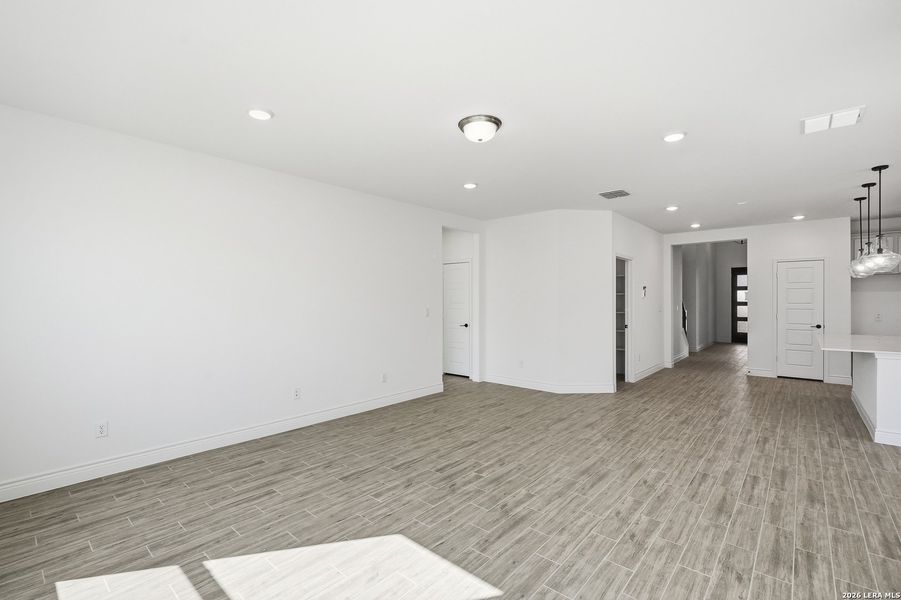Spacious, unfurnished interior of a new home in Bison Ridge, San Antonio (Image 20). Spacious, unfurnished interior of a new home in Bison Ridge, San Antonio (Image 20).
