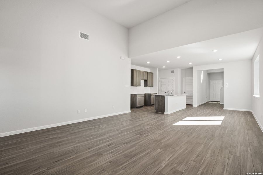 Spacious, unfurnished interior of a new home in Hunters Ranch, San Antonio (Image 20).