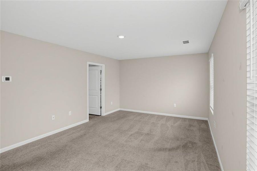 Spacious, unfurnished interior of a new home in Etowah Preserve, Dawsonville (Image 23).