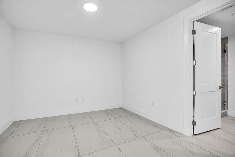 Owner's Suite Walk-In Closet (2) Owner's Suite Walk-In Closet (2)