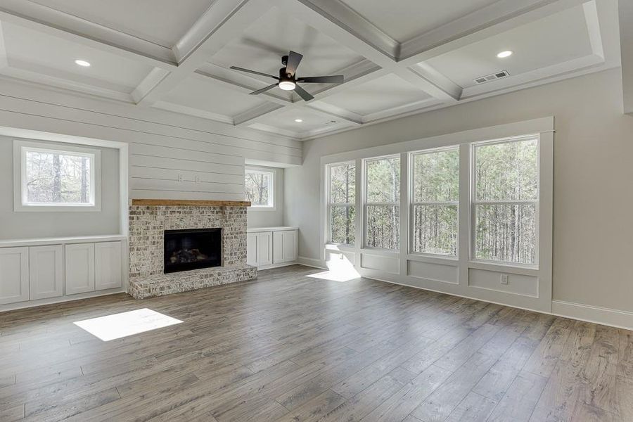 Spacious, unfurnished interior of a new home in , Bishop (Image 41).