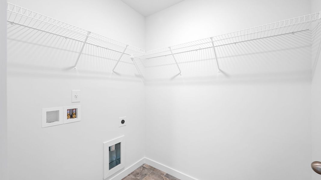 Spacious, unfurnished interior of a new home in The Cove at Thrasher Landing, Hixson (Image 25).