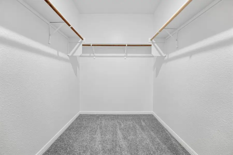 Spacious, unfurnished interior of a new home in Sunfield, Buda (Image 23).