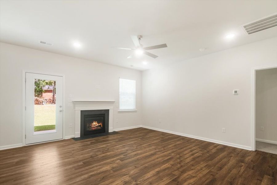 Spacious, unfurnished interior of a new home in Heritage Bay, Sumter (Image 15).