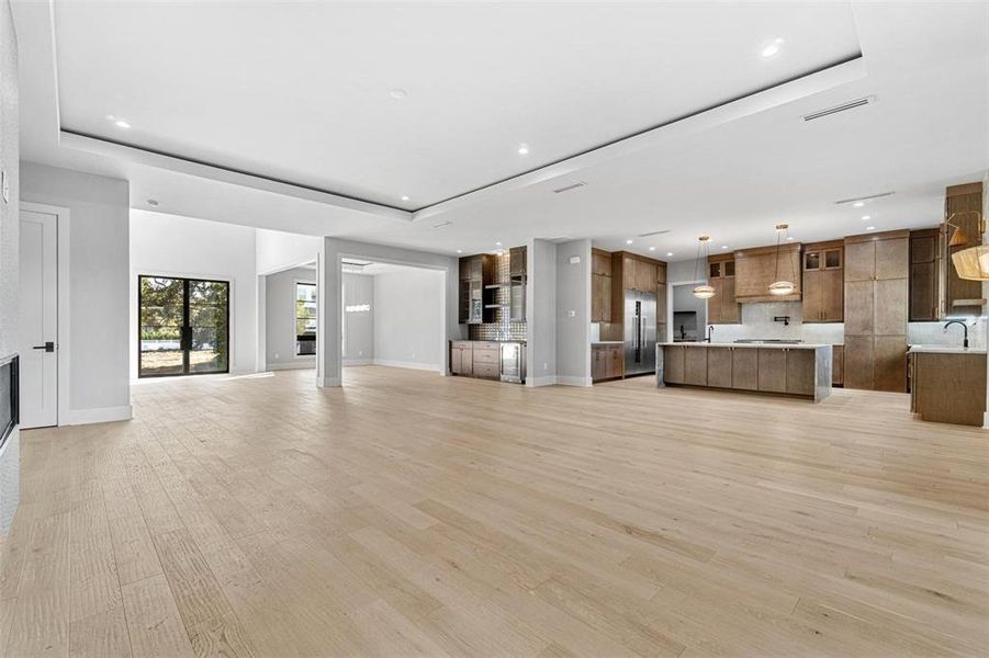 Spacious, unfurnished interior of a new home in , Tampa (Image 34).