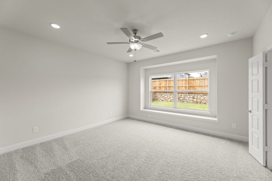 Spacious, unfurnished interior of a new home in Keeneland, Aubrey (Image 15).