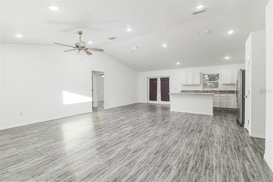 Spacious, unfurnished interior of a new home in , Winter Haven (Image 10).