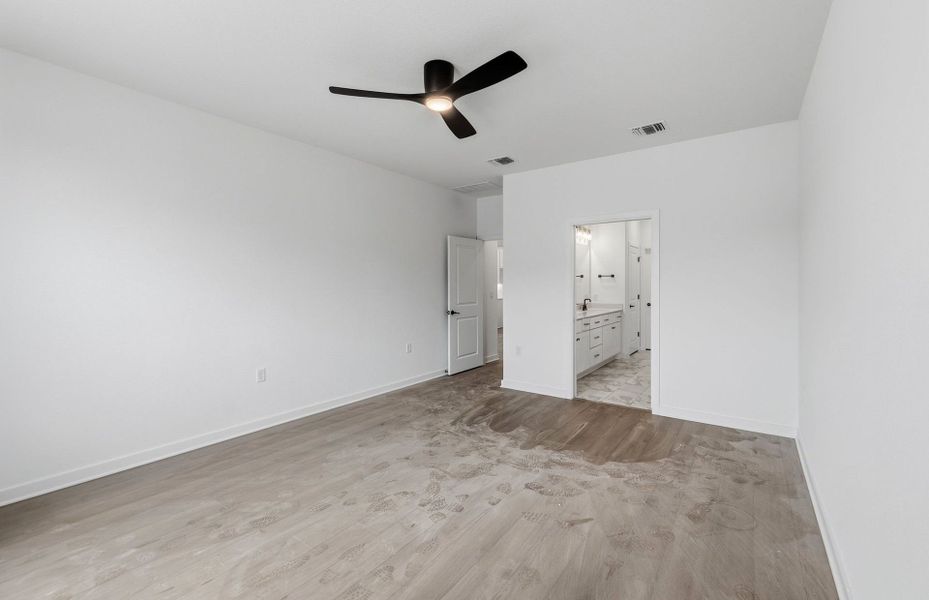 Spacious, unfurnished interior of a new home in Sun City Texas, Georgetown (Image 36). Spacious, unfurnished interior of a new home in Sun City Texas, Georgetown (Image 36).