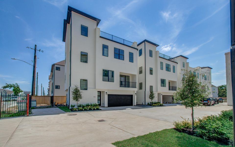 Image 2 of a home in . Image 2 of a home in .